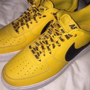 Selling a pair of Air Force 1s